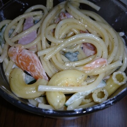 パスタが量が少なかったので、マカロニまでまぜちゃいました！大量につくって、たくさん食べました！ありがとうございます。